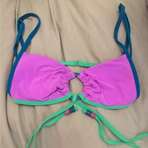 OneOne bikini. Great condition
medium top
large bottom